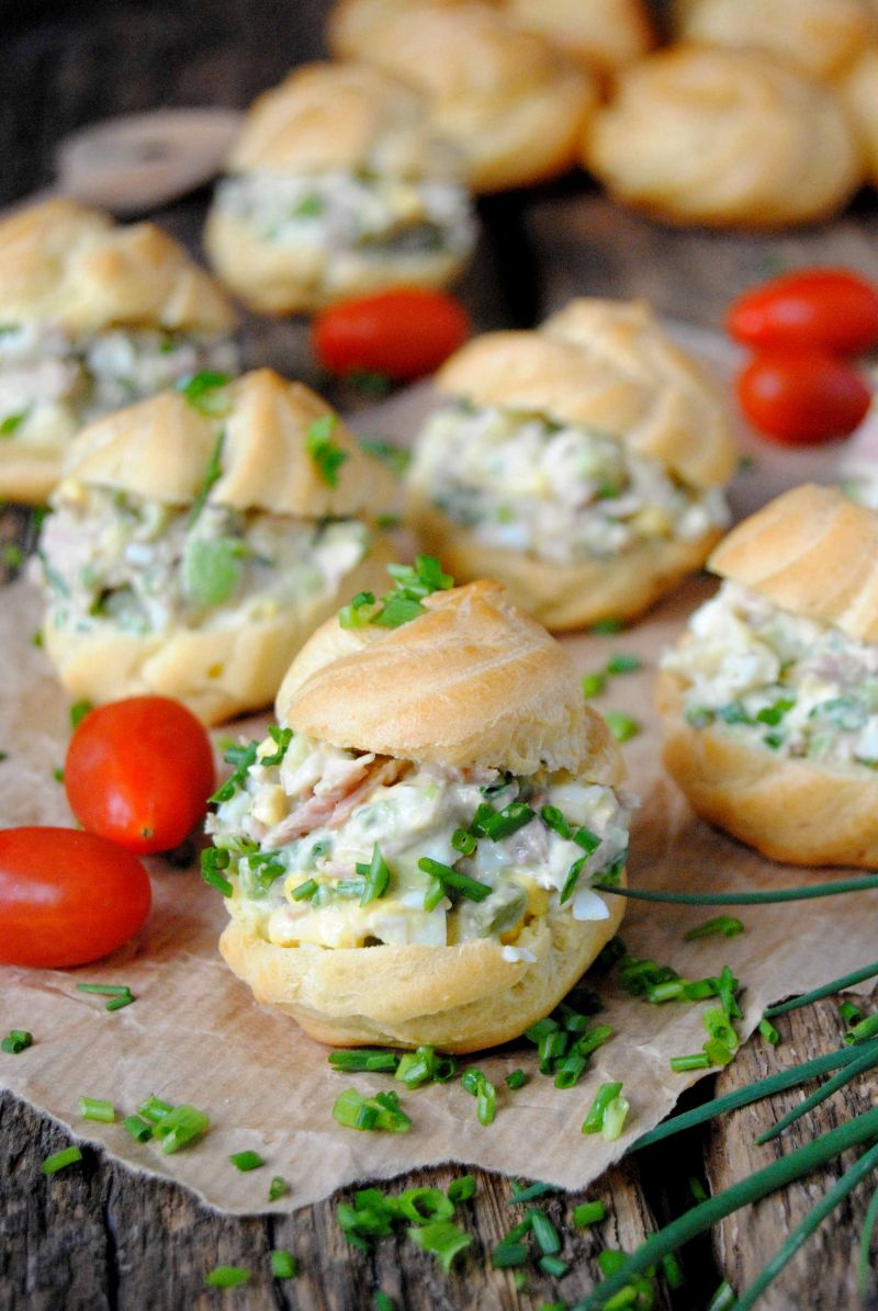 Ptysie z sałatką z awokado i tuńczyka Ptysie z sałatką z awokado i tuńczyka