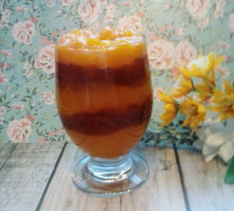 Pucharek dyniowy z dżemem truskawkowym Pucharek dyniowy z dżemem truskawkowym