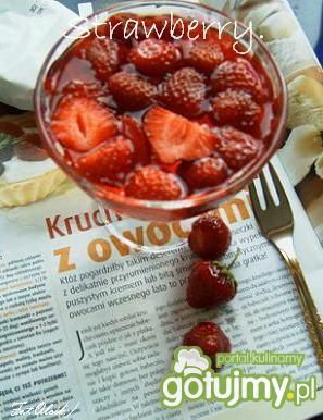 Pucharek pełen truskawek