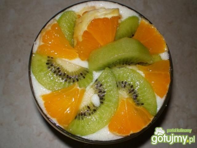 Puchowa kasza manna z owocami Puchowa kasza manna z owocami