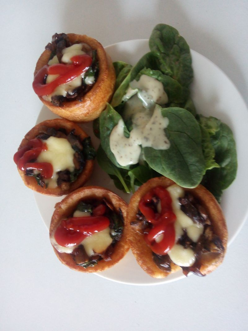 Puddig Yorshire z Pieczarkami i Szpinakiem Puddig Yorshire z Pieczarkami i Szpinakiem