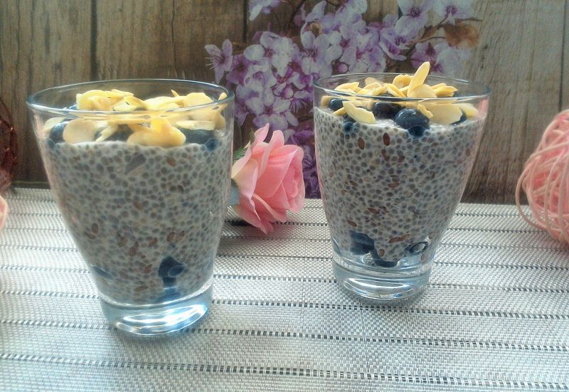 Pudding chia z borówkami Pudding chia z borówkami