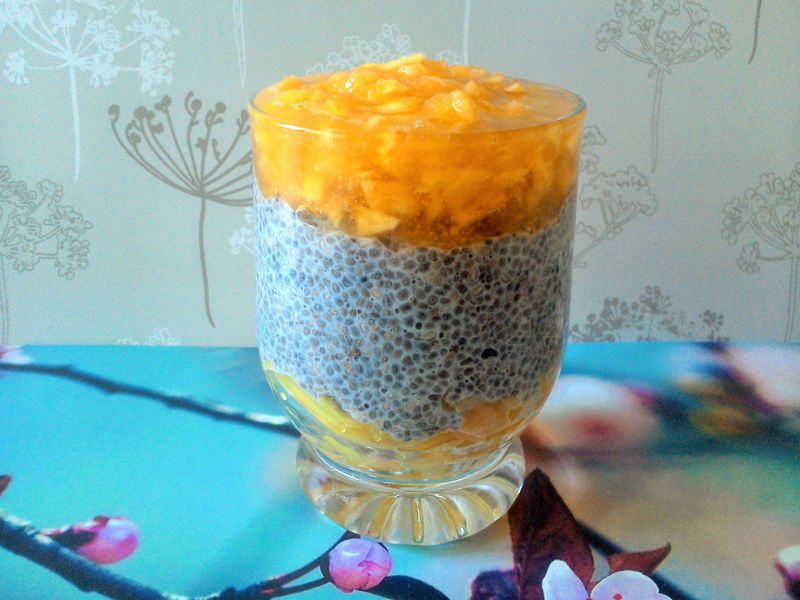 Pudding chia z brzoskwiniami Pudding chia z brzoskwiniami
