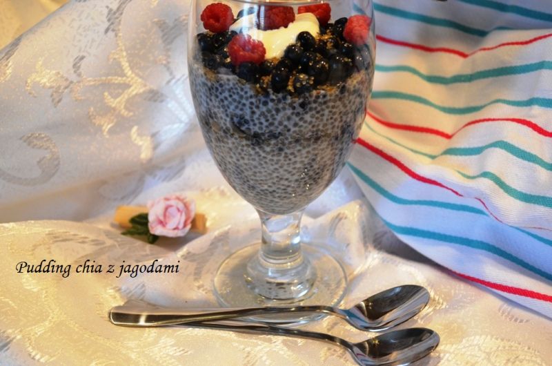 Pudding chia z jagodami Pudding chia z jagodami