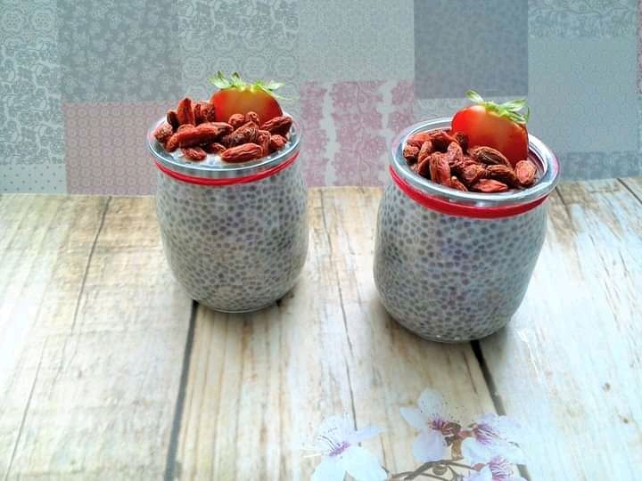 Pudding chia z jagodami goji  Pudding chia z jagodami goji