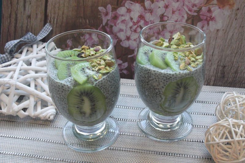 Pudding chia z kiwi i pistacjami Pudding chia z kiwi i pistacjami