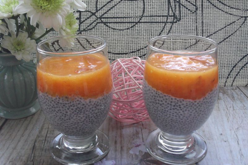 Pudding chia z owocem kaki 