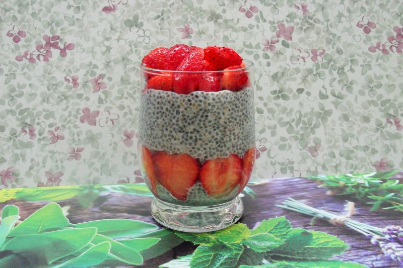 Pudding chia z truskawkami