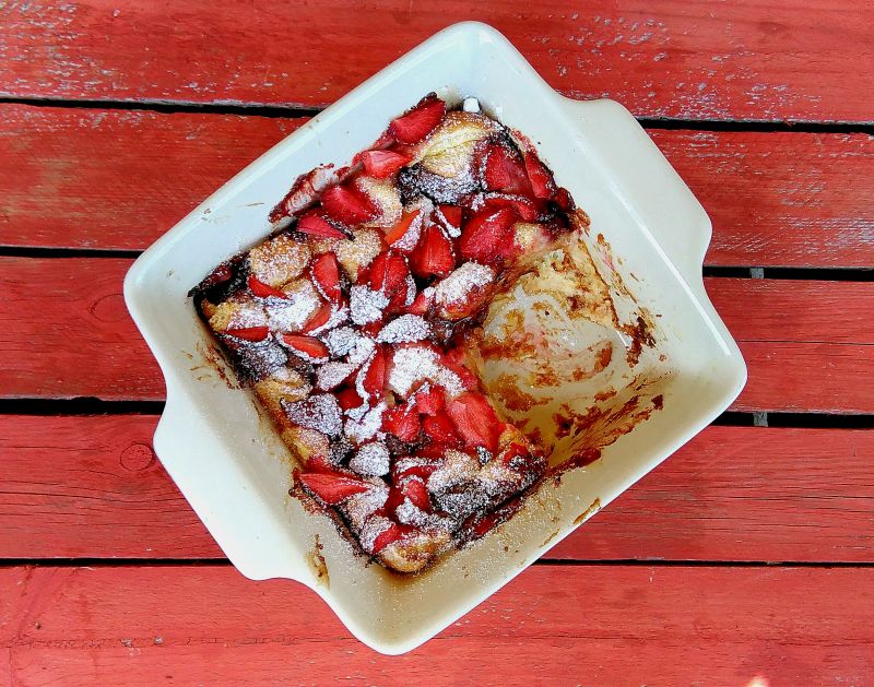 Pudding chlebowy z truskawkami i czekoladą Pudding chlebowy z truskawkami i czekoladą