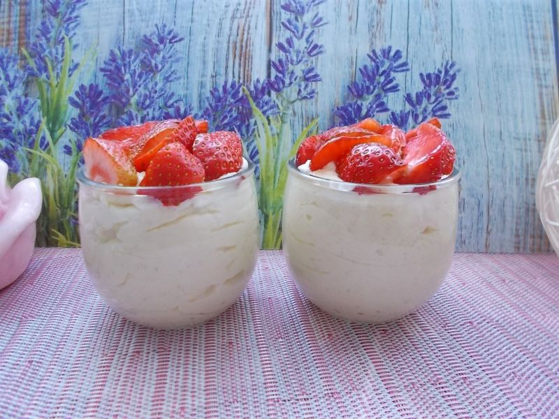 Pudding jaglany z truskawkami Pudding jaglany z truskawkami