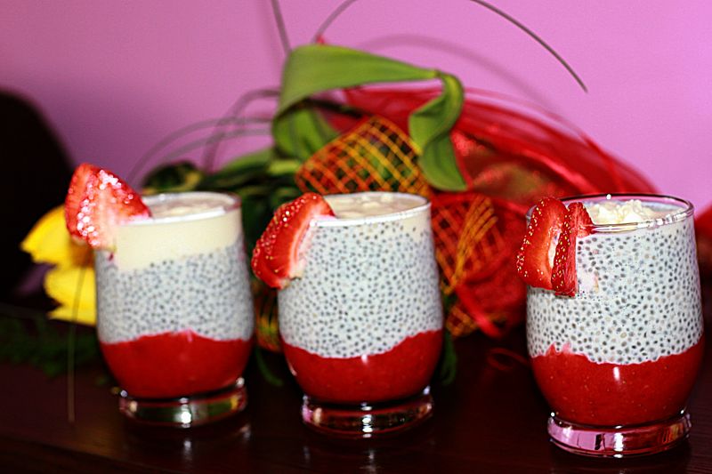 Pudding truskawkowy z nasionami chia Pudding truskawkowy z nasionami chia