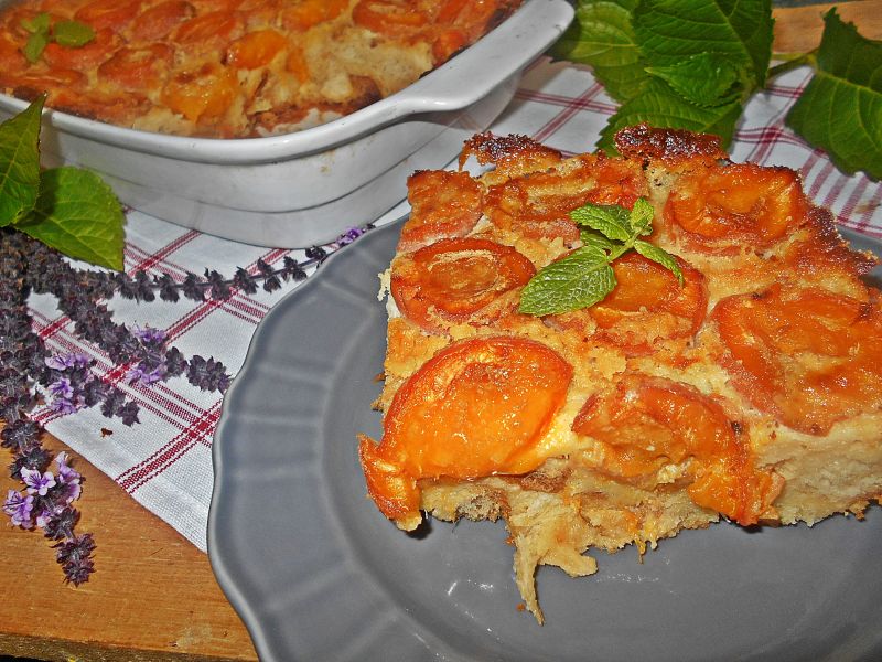 Pudding z chałki z morelami Pudding z chałki z morelami