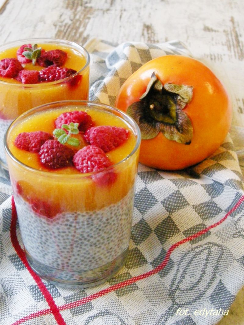 Pudding z chia i kaki