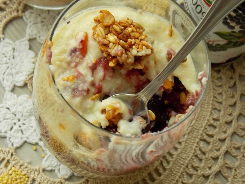 Pudding z kaszy jaglanej z granolą  Pudding z kaszy jaglanej z granolą