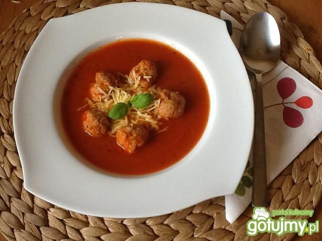 Pudliszkowa z pulpecikami i żółtym serem