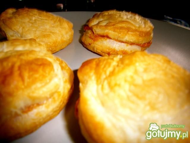 Pufki z pomidorami i twarogiem Pufki z pomidorami i twarogiem