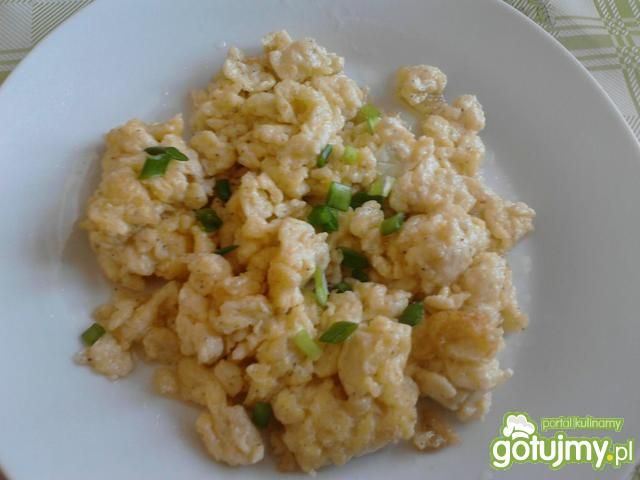 Pulchna jajecznica z serem