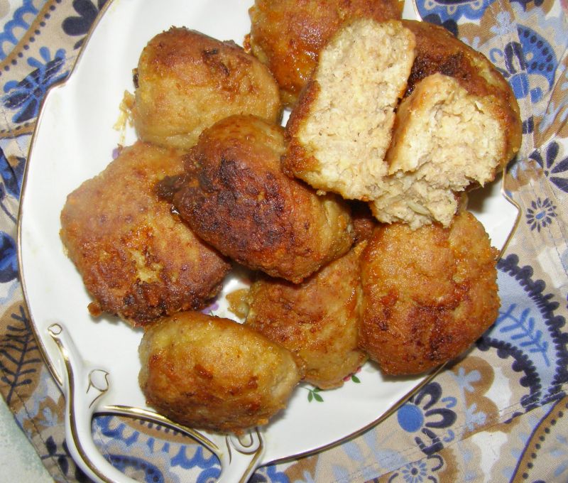 Pulchne kotlety mielone z łopatki z serem żółtym Pulchne kotlety mielone z łopatki z serem żółtym