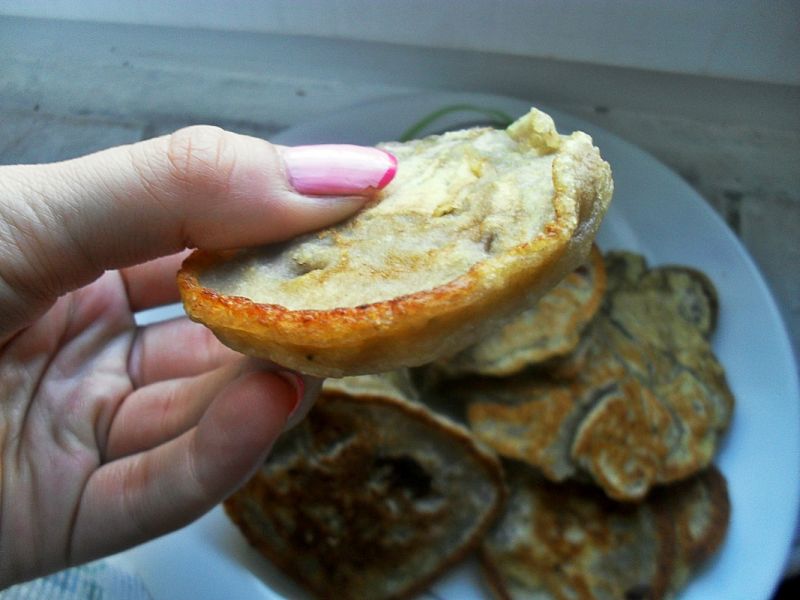 Pulchne pancakes brzoskwiniowe-bananowe