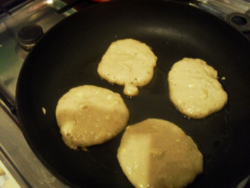Pulchne pancakes brzoskwiniowe-bananowe