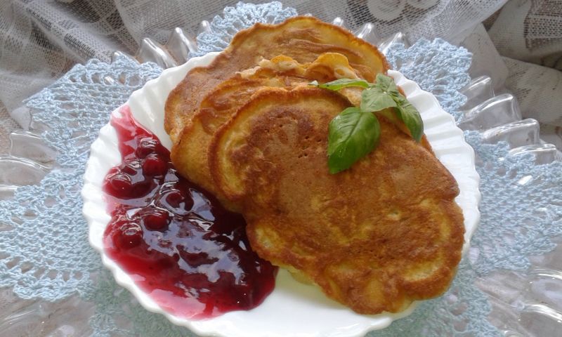 Pulchne racuchy z jabłkiem i z żurawiną Pulchne racuchy z jabłkiem i z żurawiną