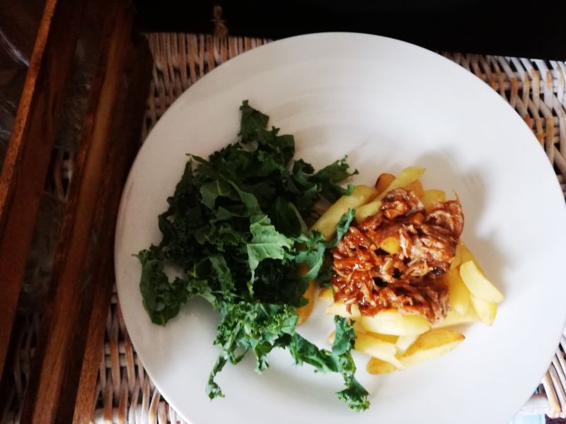 Pulled Pork w sosie BBQ na frytkach Pulled Pork w sosie BBQ na frytkach