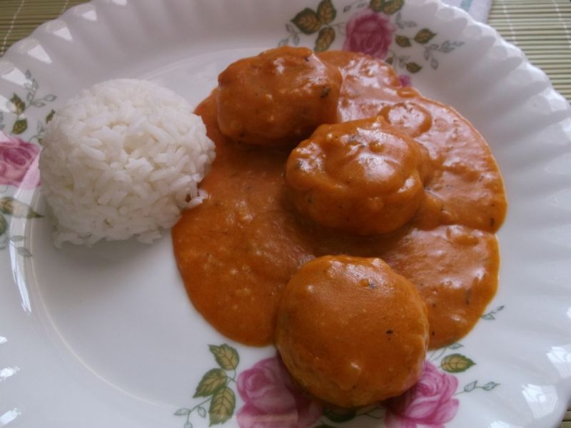 Pulpeciki drobiowe w sosie pomidorowym