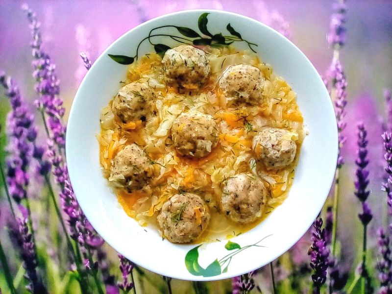 Pulpeciki gotowane z młodą kapustą