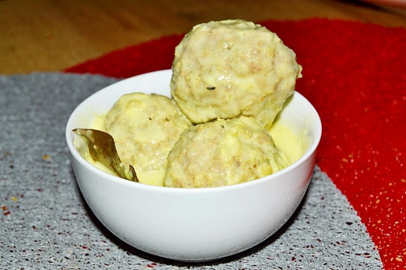 Pulpeciki indycze w sosie śmietanowo-chrzanowym  Pulpeciki indycze w sosie śmietanowo-chrzanowym