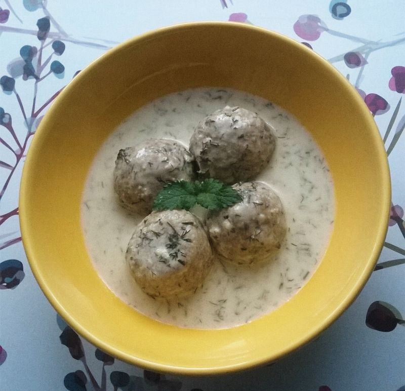 Pulpeciki rybne w sosie koperkowym 