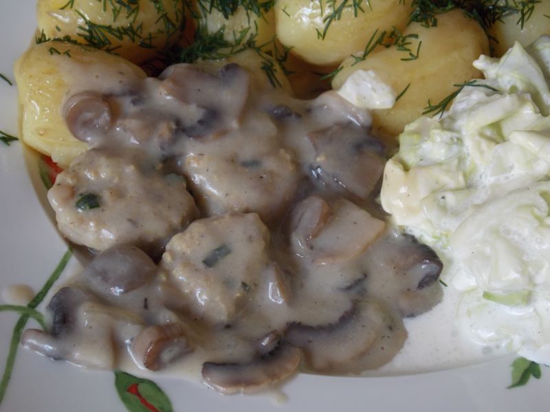 Pulpeciki w aksamitnym sosie pieczarkowym