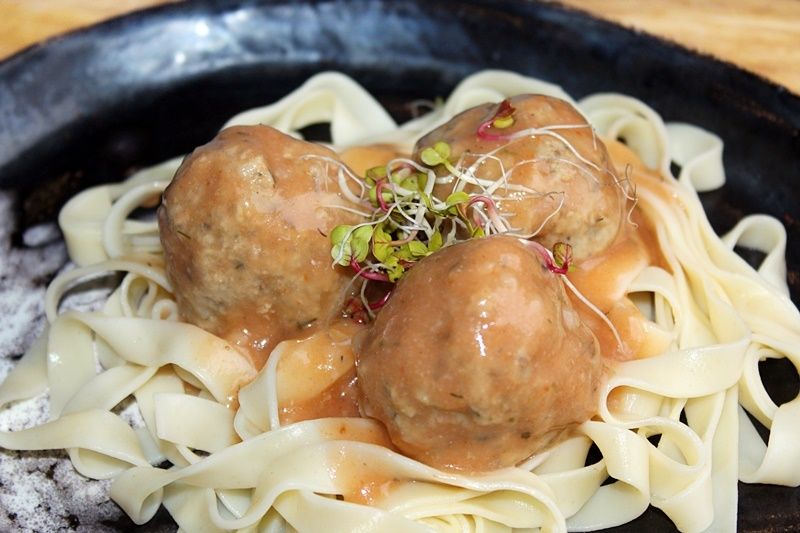 Pulpeciki w delikatnym sosie serowo-pomidorowym Pulpeciki w delikatnym sosie serowo-pomidorowym