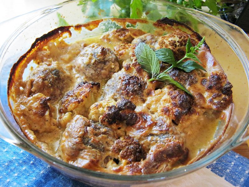 Pulpeciki w sosie beszamelowym z kalafiorem Pulpeciki w sosie beszamelowym z kalafiorem