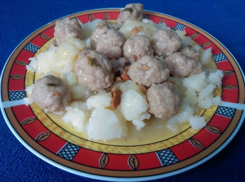 Pulpeciki w sosie kurkowym Pulpeciki w sosie kurkowym