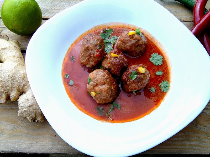 Pulpeciki w sosie pomidorowo-kokosowym  Pulpeciki w sosie pomidorowo-kokosowym