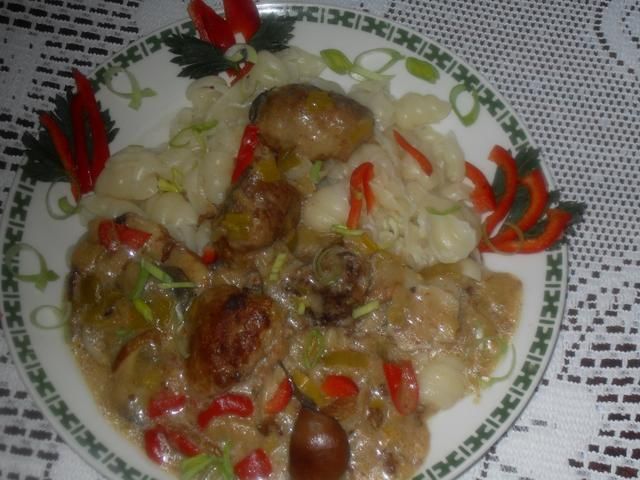 Pulpeciki w sosie porowo-grzybowo-papryk