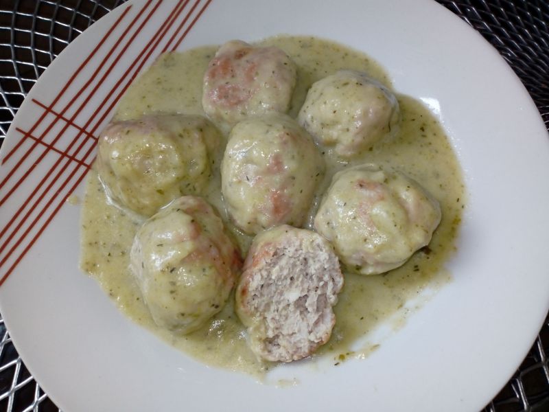 Pulpeciki w sosie porowo-serowym