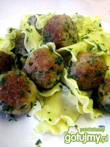 Pulpeciki w szpinaku z makaronem