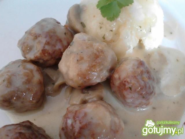 Pulpeciki z indyka w sosie pieczarkowym Pulpeciki z indyka w sosie pieczarkowym