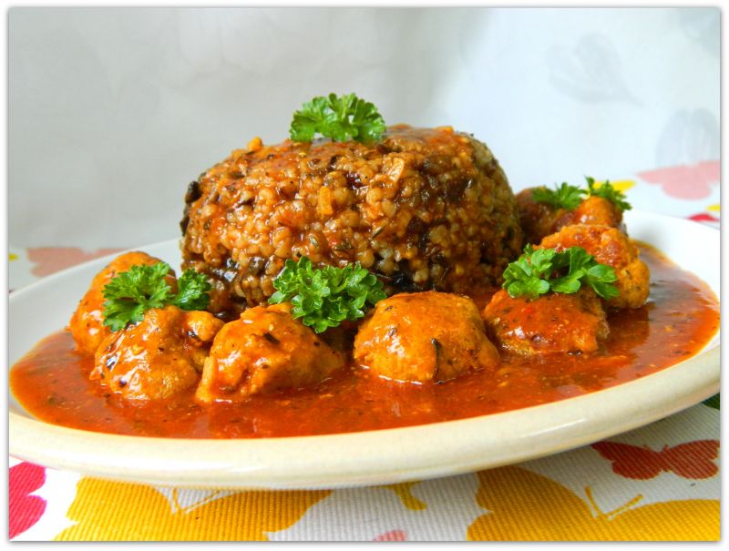 Pulpeciki z kaszą i pieczarkami