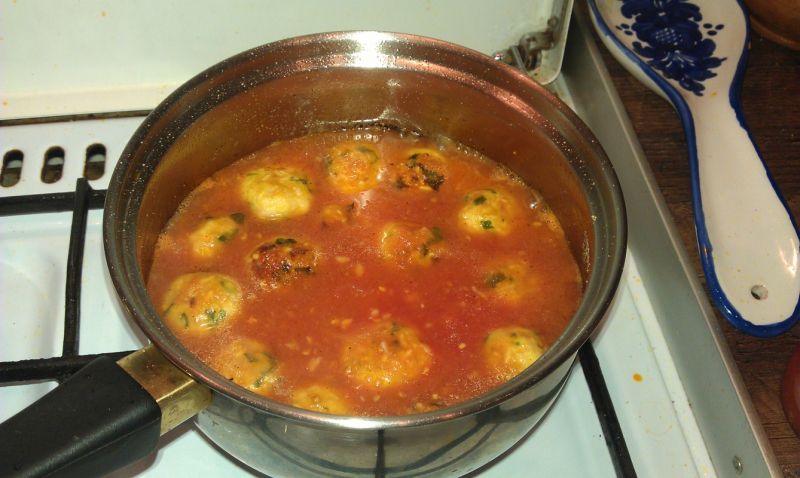 Pulpeciki z kurczaka w soise pomidorowo-curry