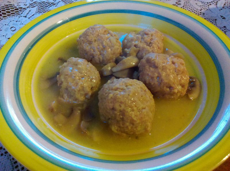 Pulpeciki z pieczarkami na rosole