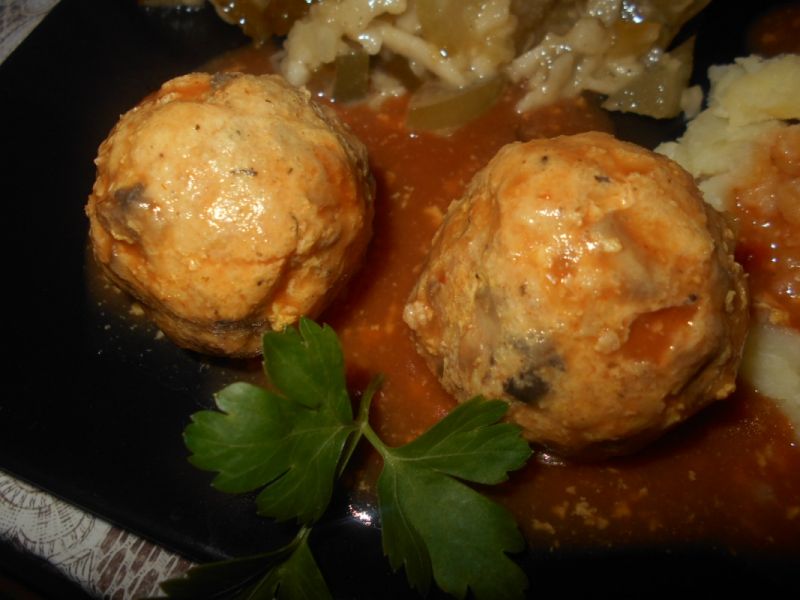 Pulpeciki z pieczarkami w sosie pomidorowym