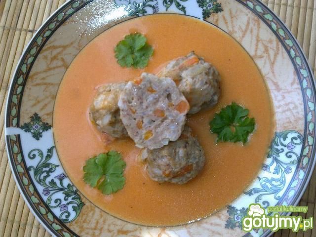 Pulpeciki z warzywami w sosie pomidorowy