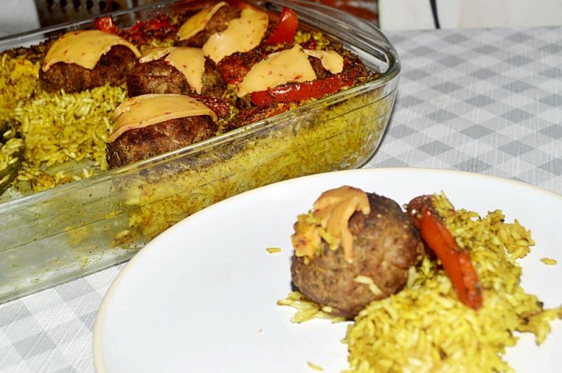 Pulpeciki zapiekane z ryżem i papryką