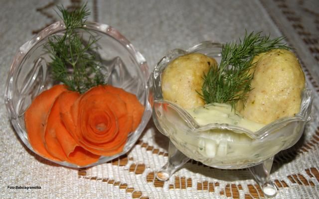 Pulpety drobiowe w sosie koperkowym :