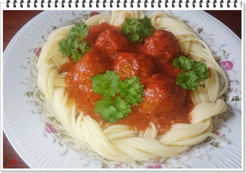 Pulpety Eli w sosie pomidorowym