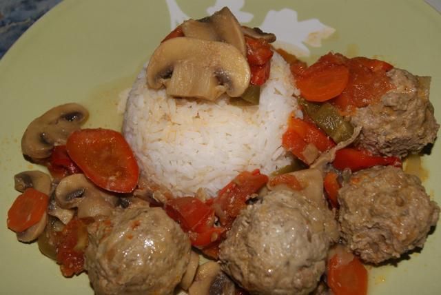 Pulpety gotowane z warzywami