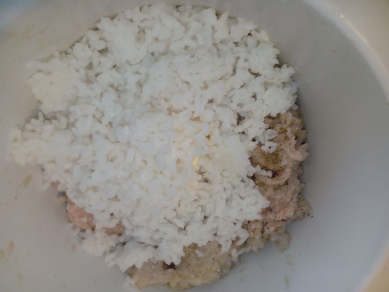 Pulpety mięsno-ryżowe w sosie