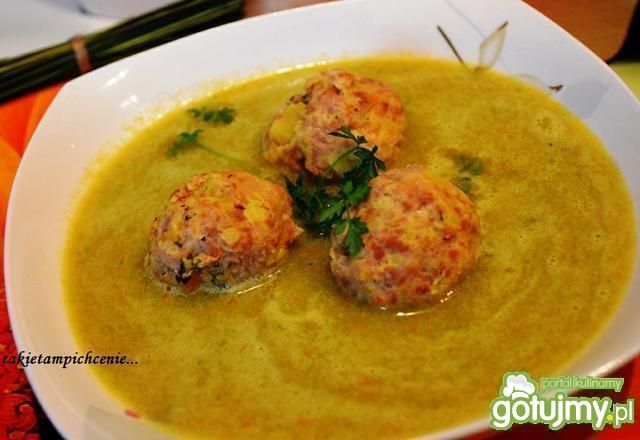 Pulpety mięsno-ziemniaczane w zupie krem